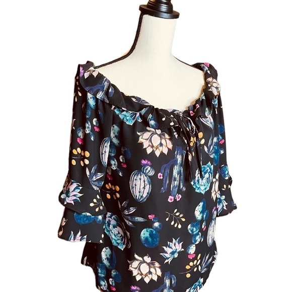 Women’s Lily White Black Floral and Cactus Blouse - Size M - Picture 5 of 8